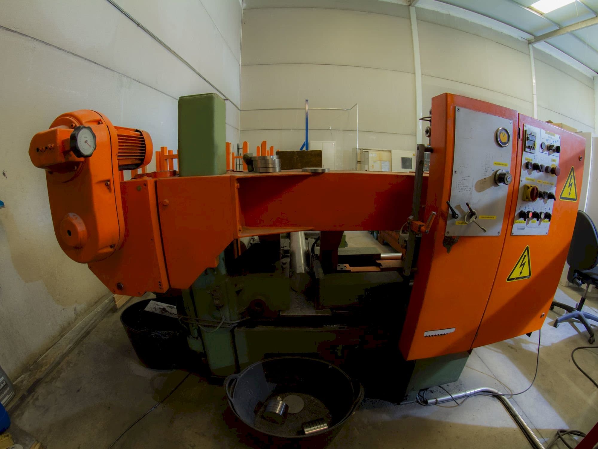 Frontansicht der KASTO HBA 340 AU Maschine