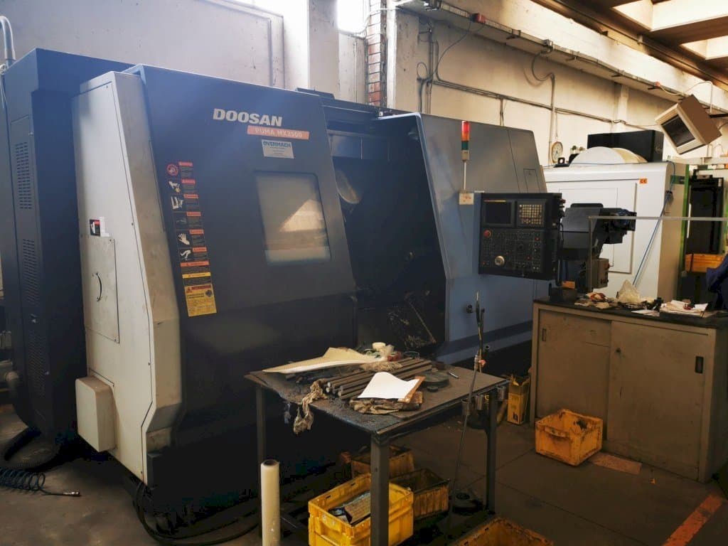 Frontansicht der Doosan Puma MX 2500  Maschine