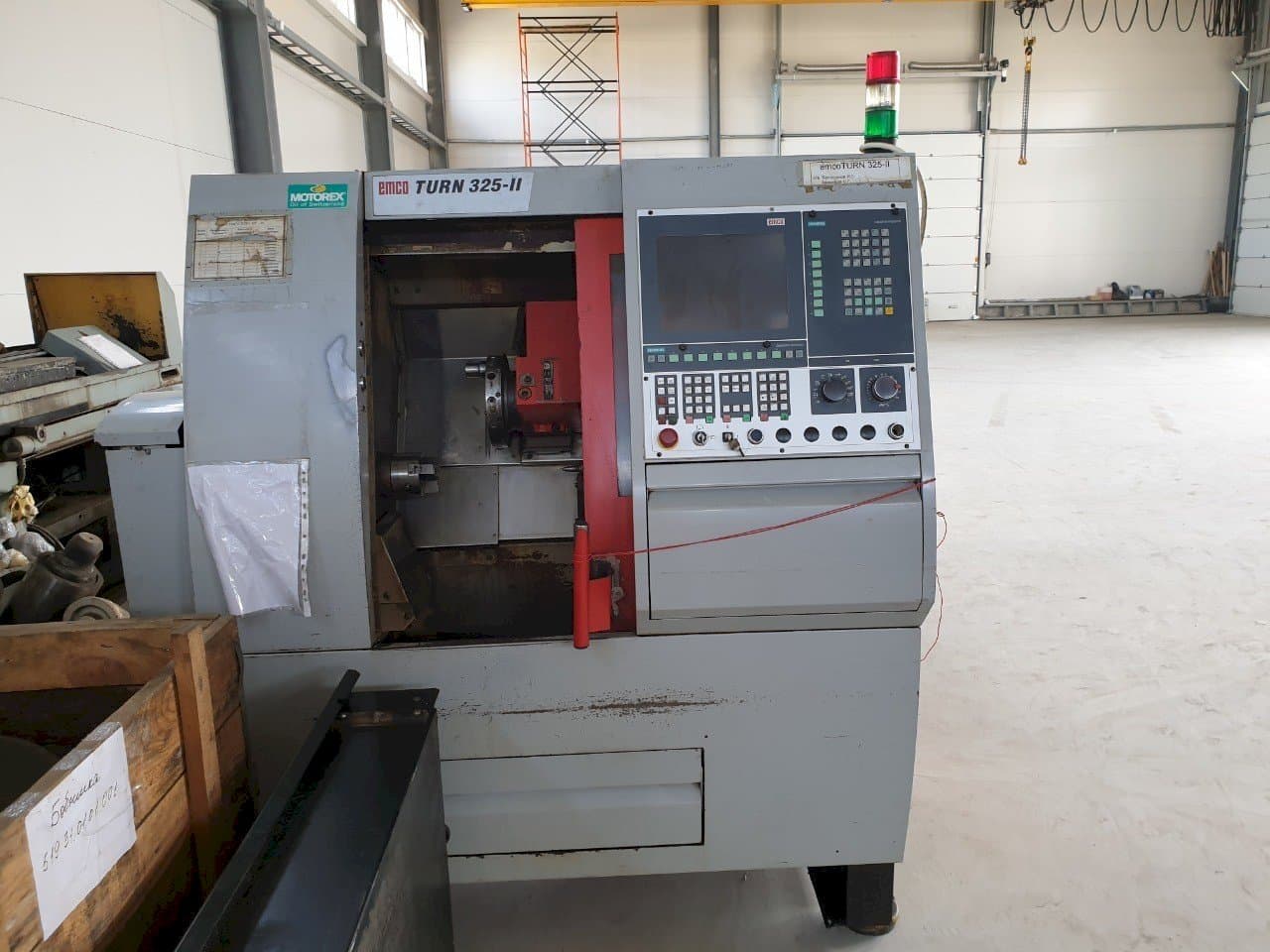 Frontansicht der EMCO Turn 325-II Maschine