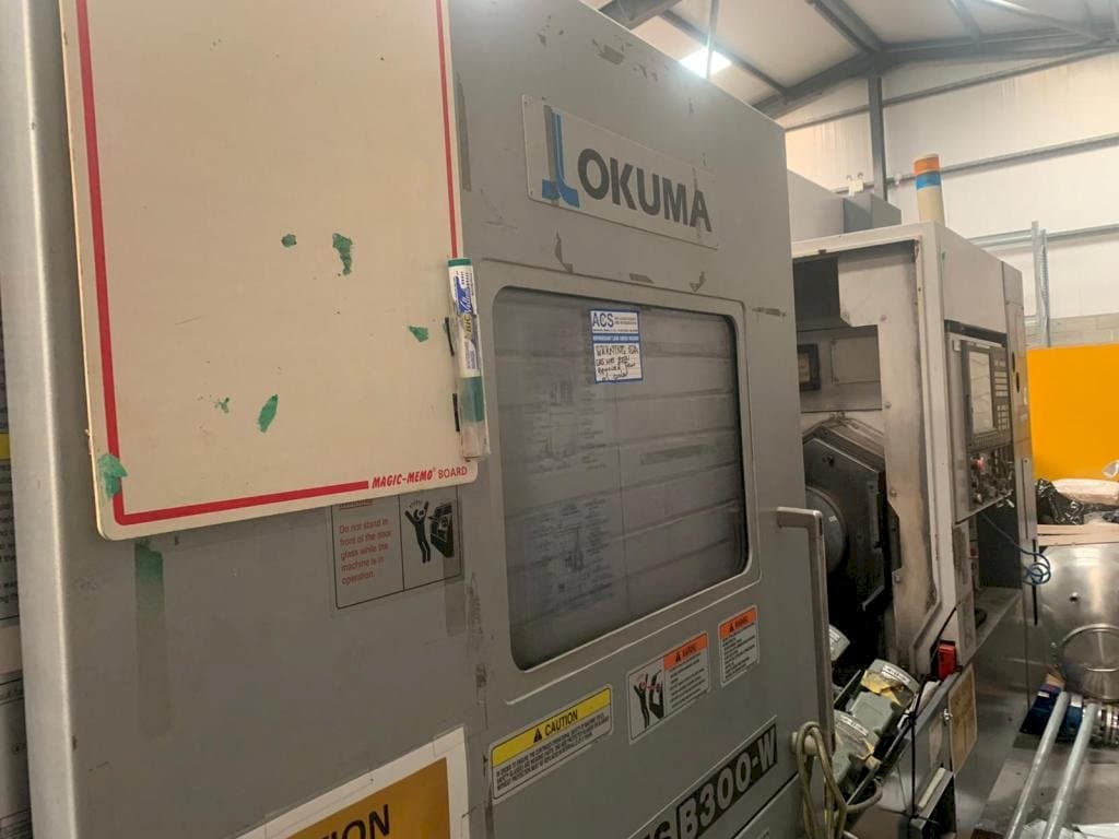 Frontansicht der Okuma Multus B-300W  Maschine