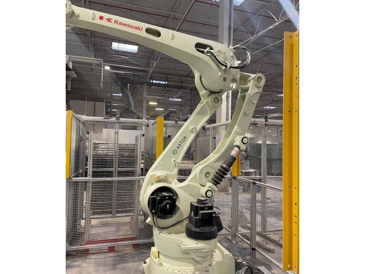 Frontansicht der Kawasaki 3CP180L-AC03 Maschine