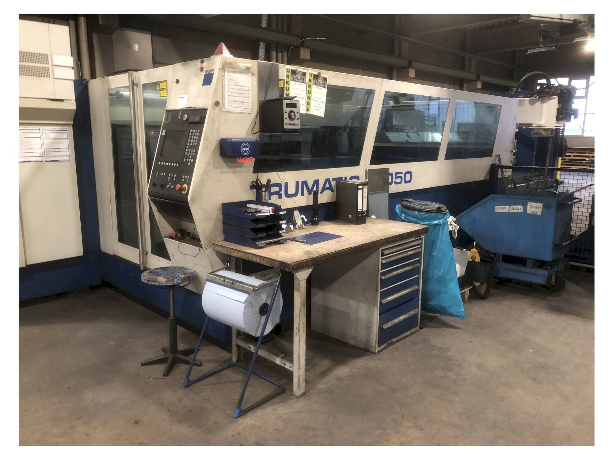 Frontansicht der TRUMPF Trumatic L3050 Maschine
