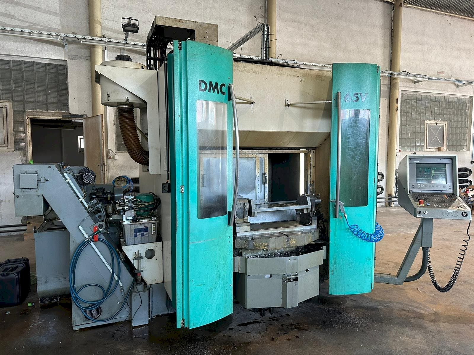 Frontansicht der DECKEL MAHO DMC 65V  Maschine