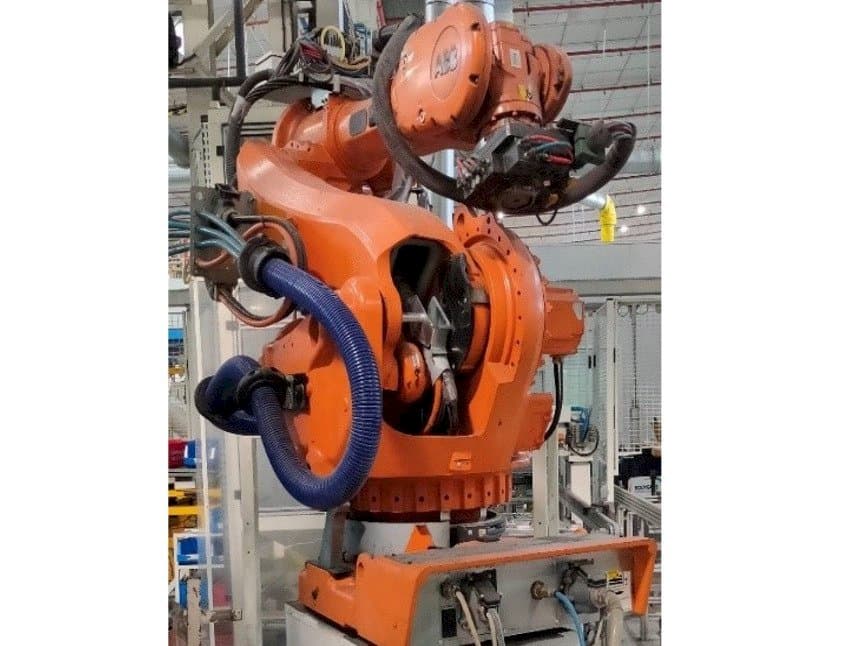 Linke Seitenansicht der ABB IRB 6600-175/2.55 Maschine