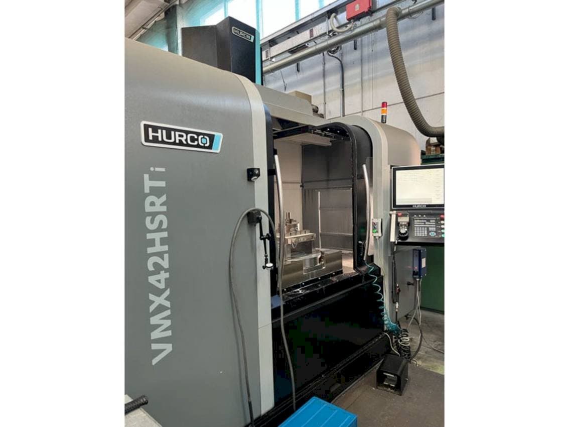 Linke Seitenansicht der Hurco VMX42HSRTi Maschine