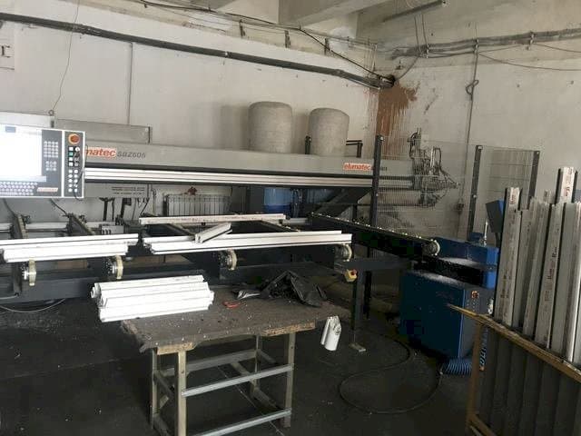 Frontansicht der Elumatec SBZ 608 Maschine