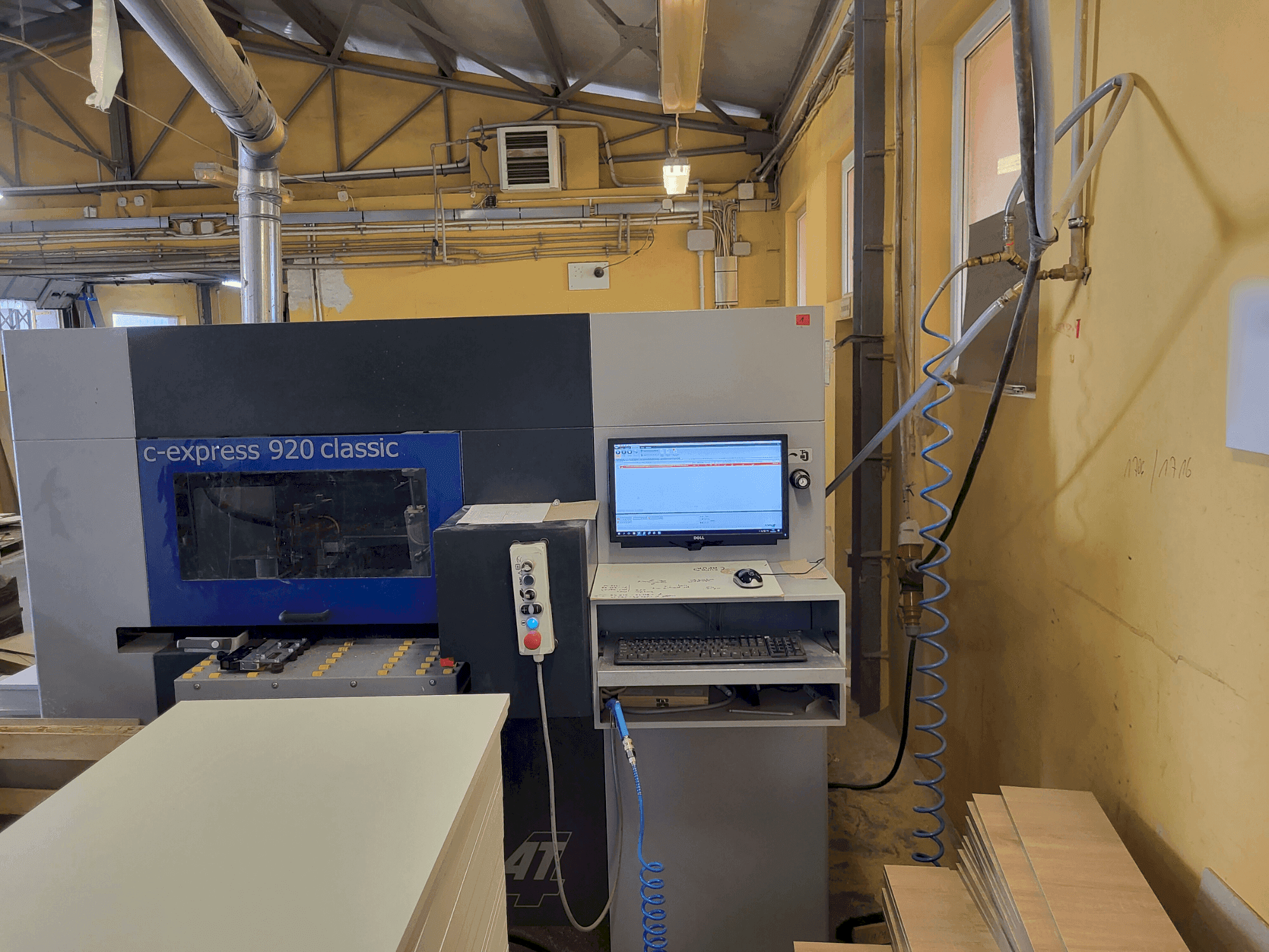 Frontansicht der FELDER FORMAT 4 C-Express Classic Maschine