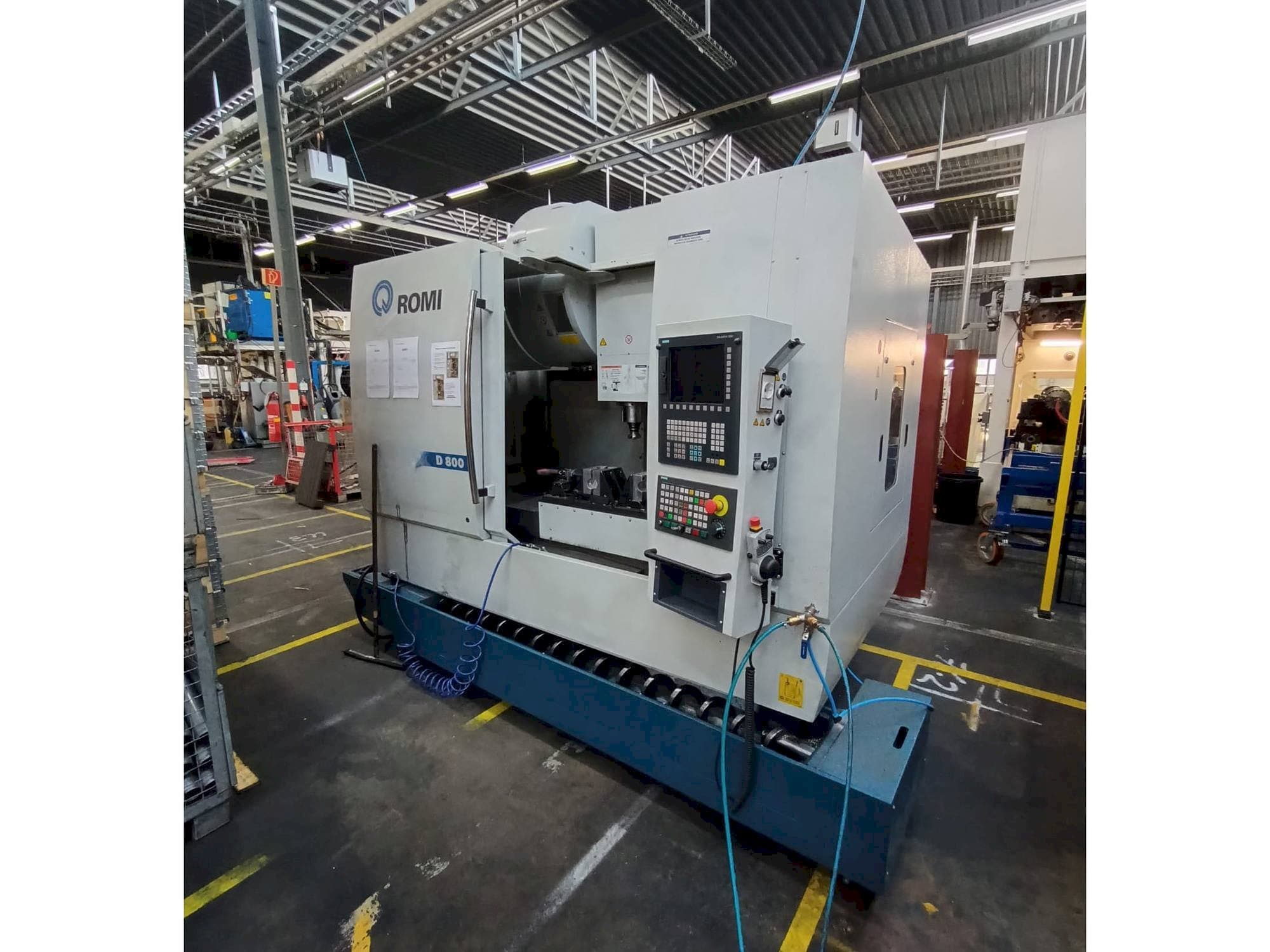 Frontansicht der Romi D800  Maschine