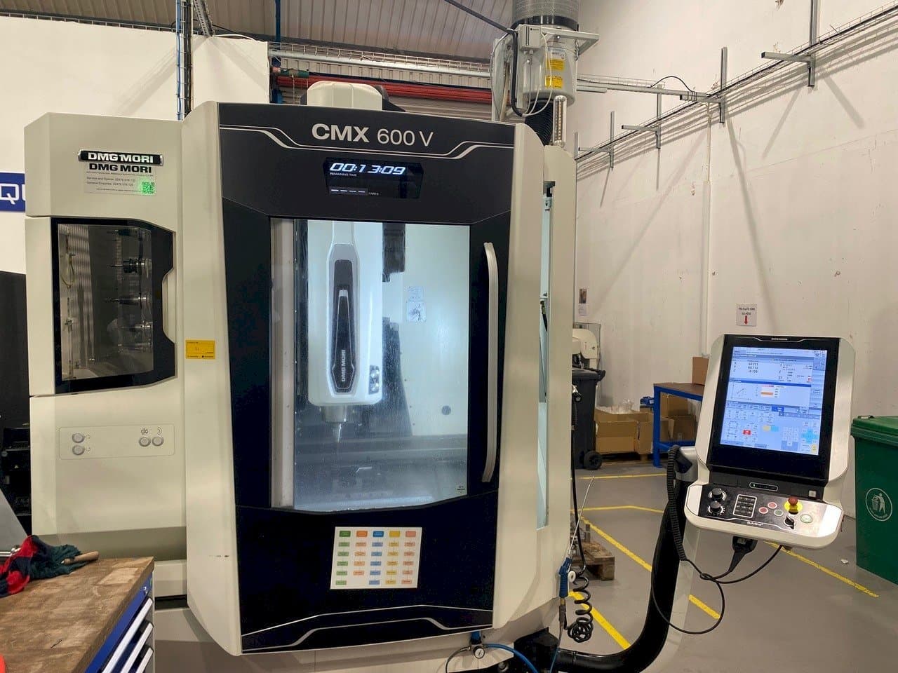 Frontansicht der DMG CMX 600 V Maschine