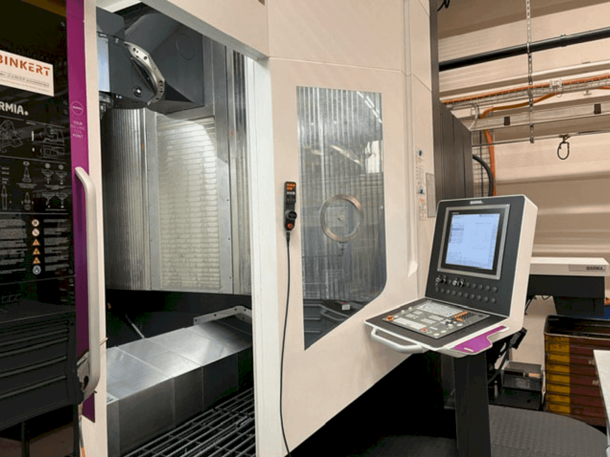 Frontansicht der IBARMIA THC 22 Extreme Maschine