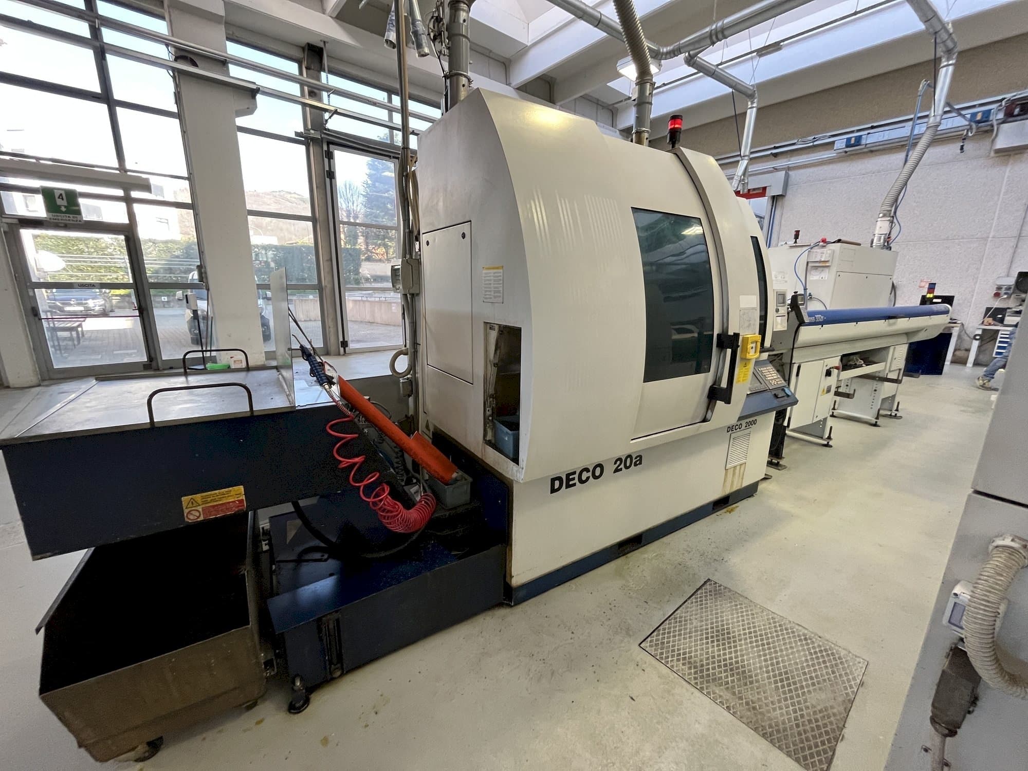 Frontansicht der TORNOS DECO 20A Maschine