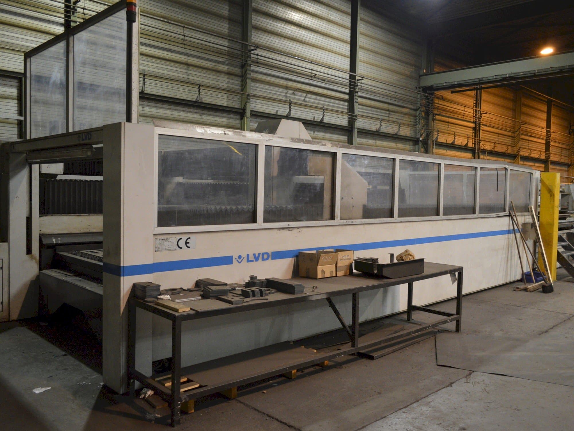 Frontansicht der LVD IMPULS 6020 Maschine