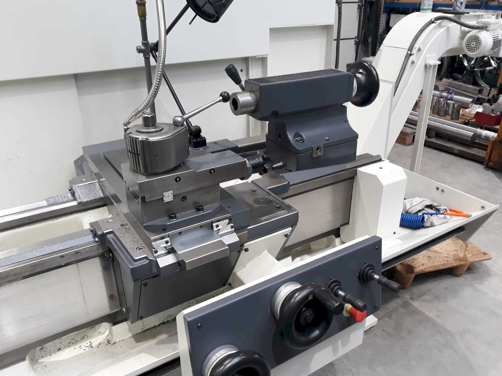 Frontansicht der BOEHRINGER DUS 560 Maschine