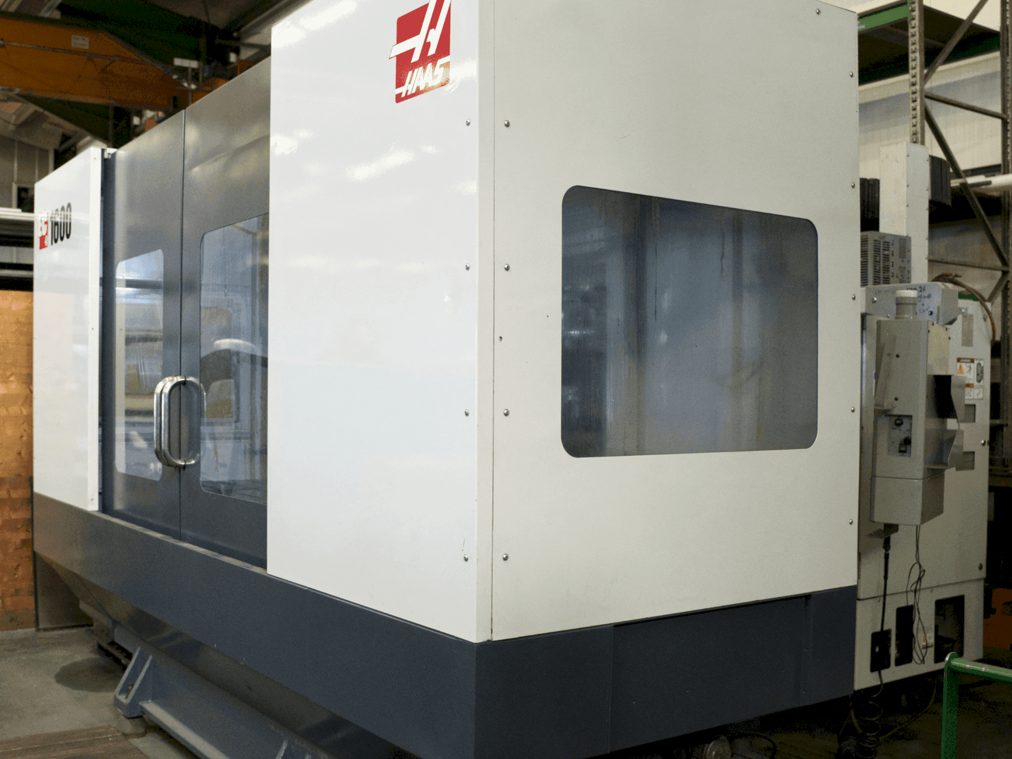 Frontansicht der HAAS EC-1600  Maschine