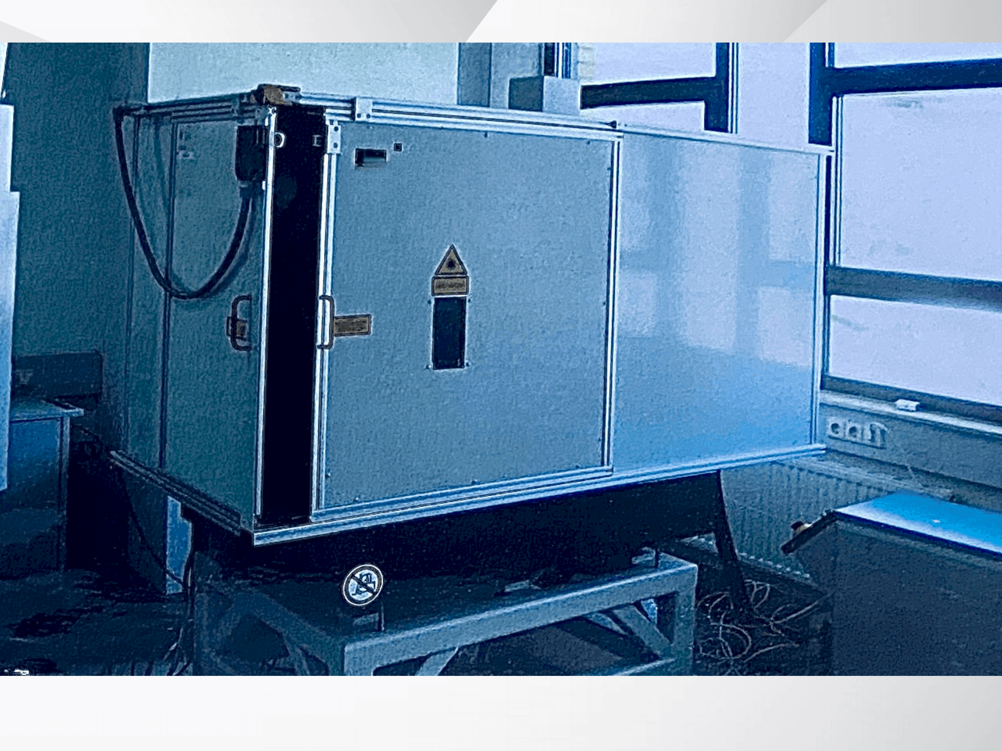 Frontansicht der LASAG KLS 246 CL60 Maschine