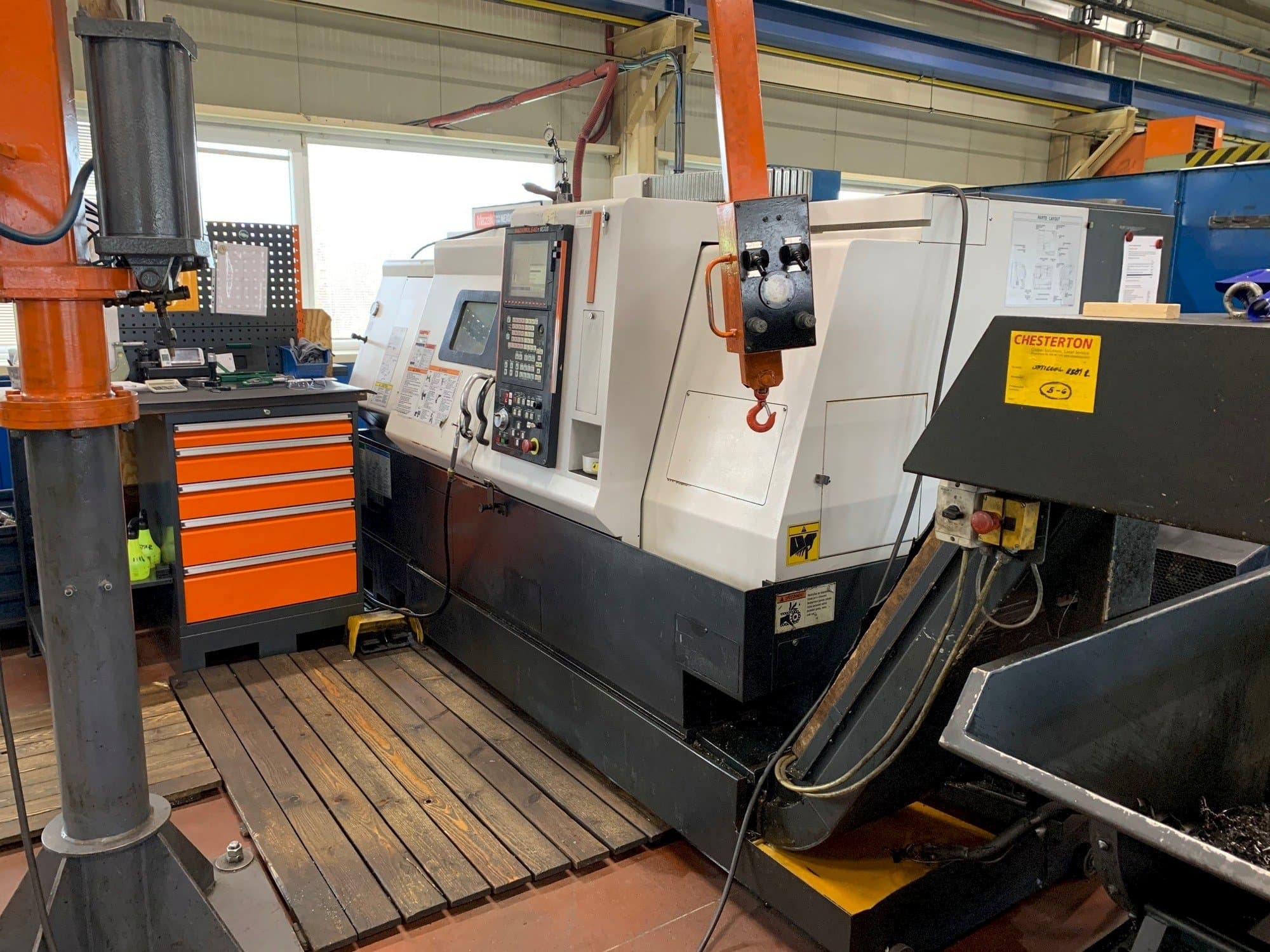 Frontansicht der Mazak QTN - 250 Maschine