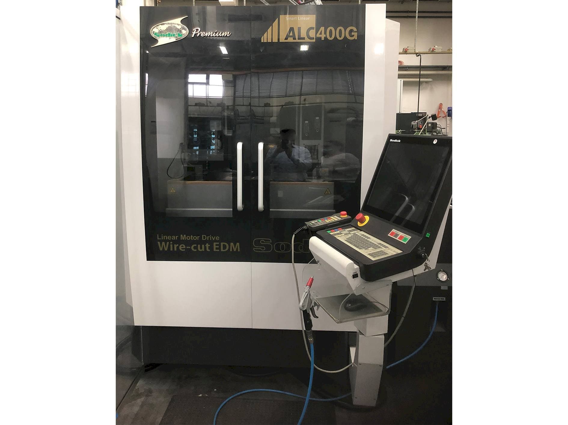 Frontansicht der Sodick ALC400G Maschine