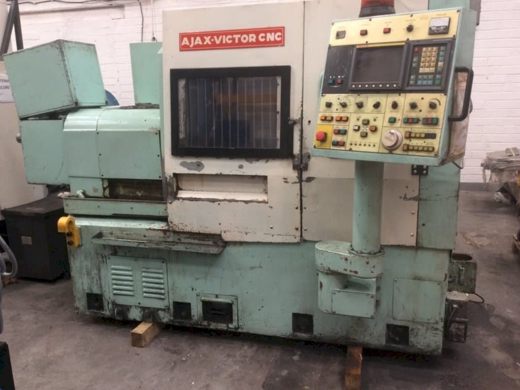 Frontansicht der Victor TNS-3H Maschine