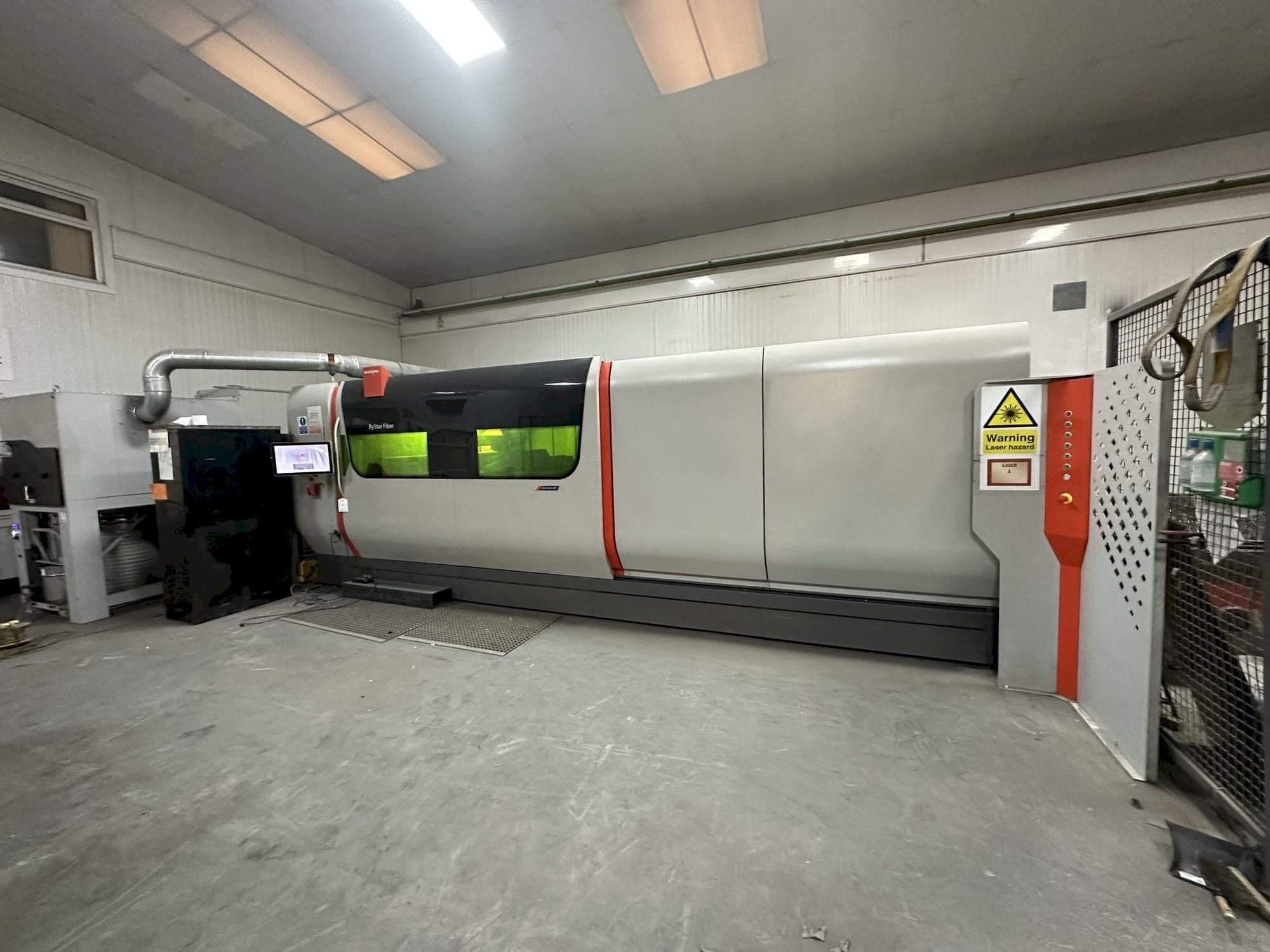 Frontansicht der Bystronic Bystar 4020 6KW Fibre with ByTrans Maschine