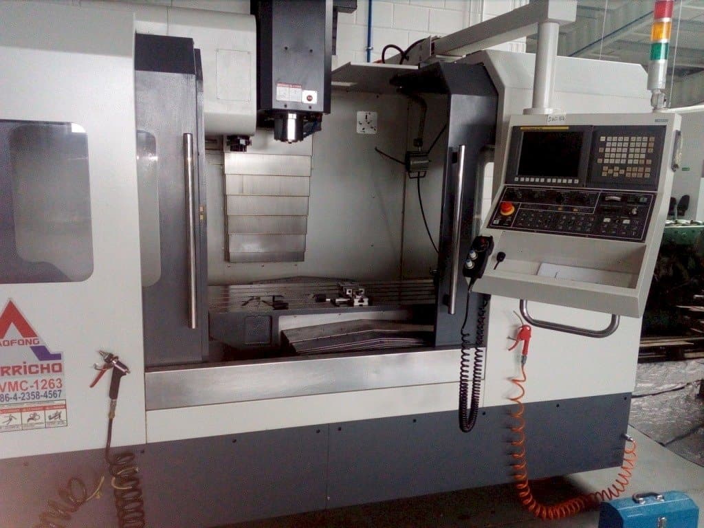 Frontansicht der EVERRICHO ER-VMC-1263A Maschine