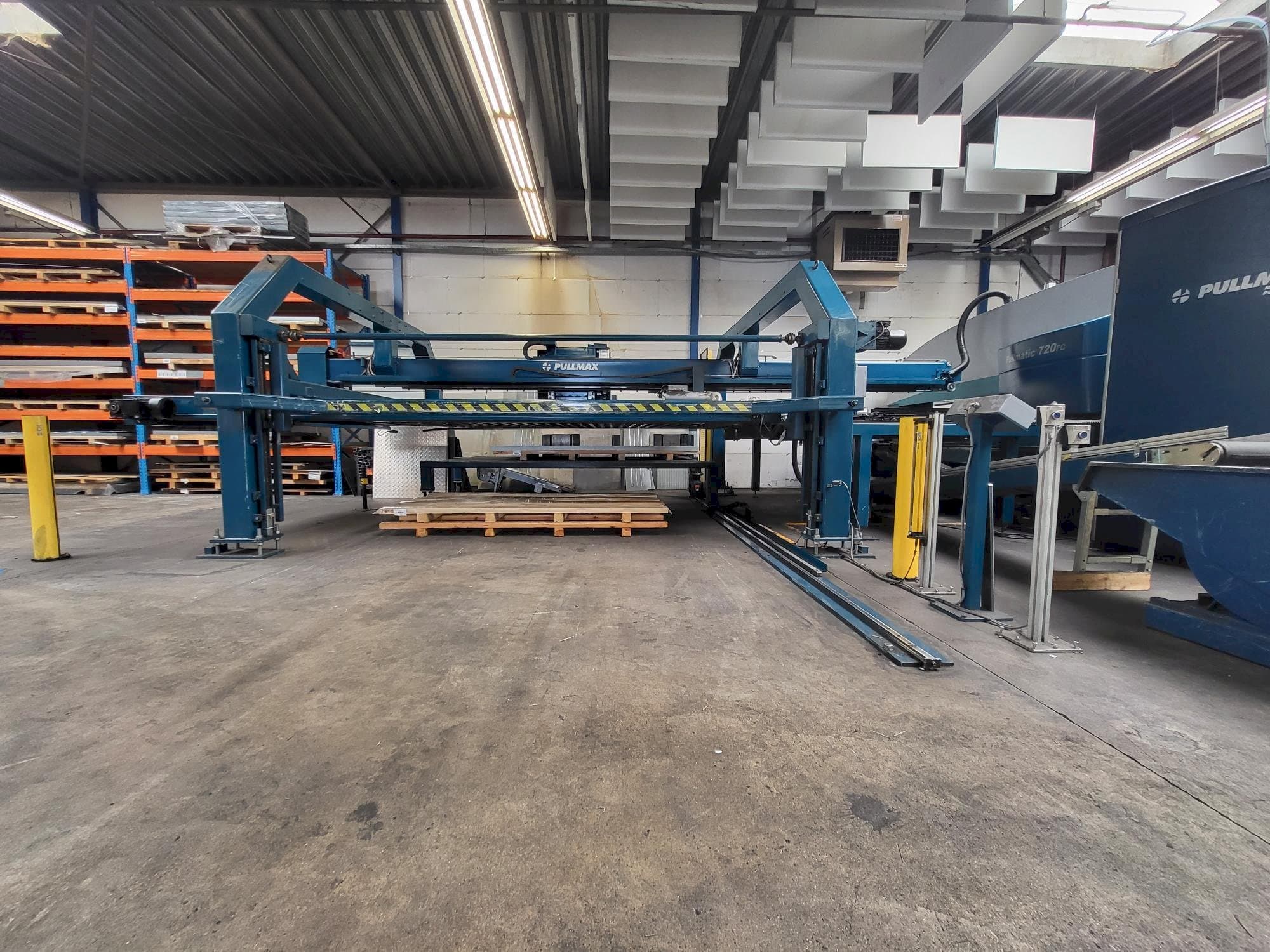 Frontansicht der Pullmax 720  Maschine