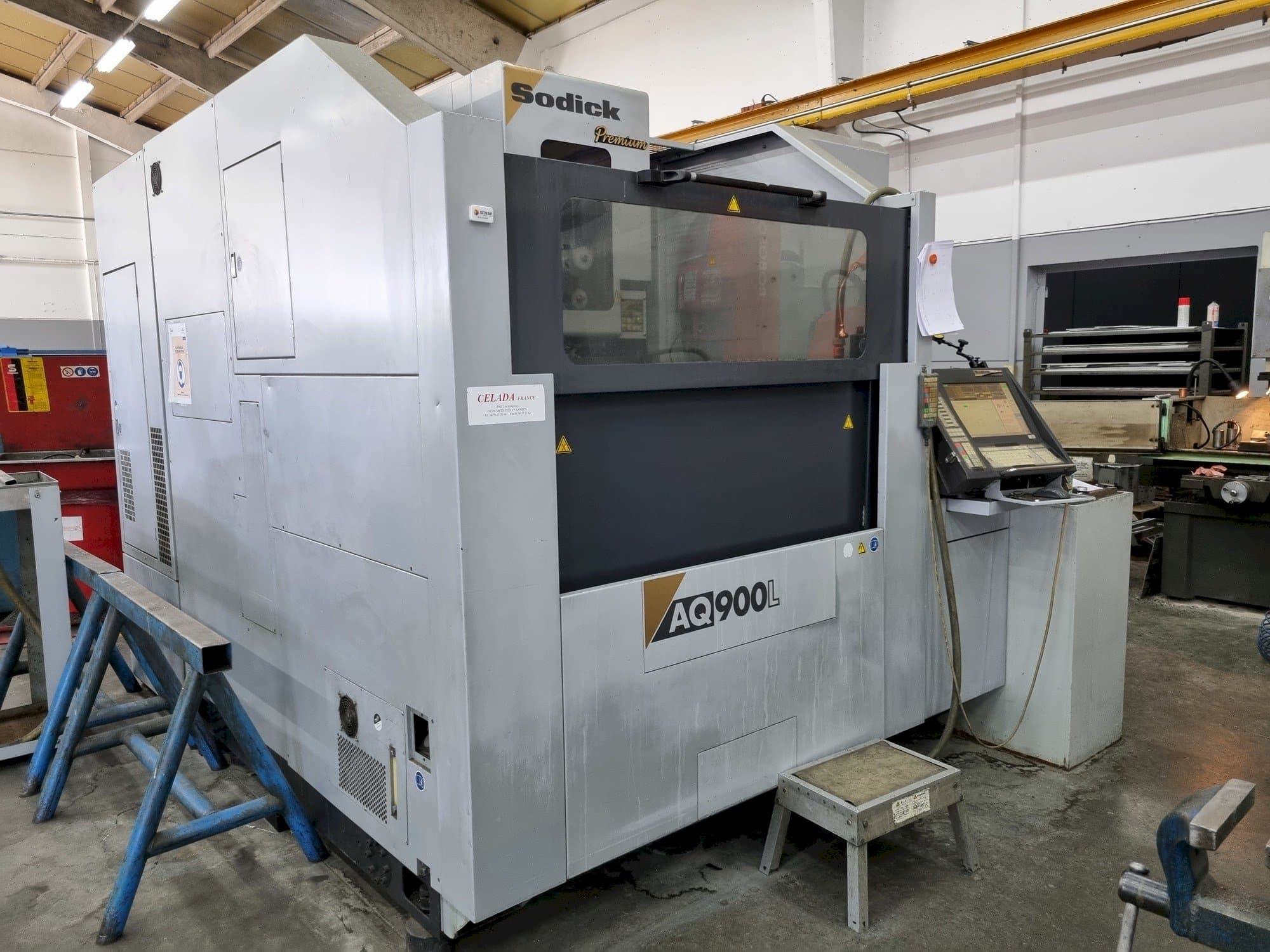 Frontansicht der Sodick AQ900L Maschine