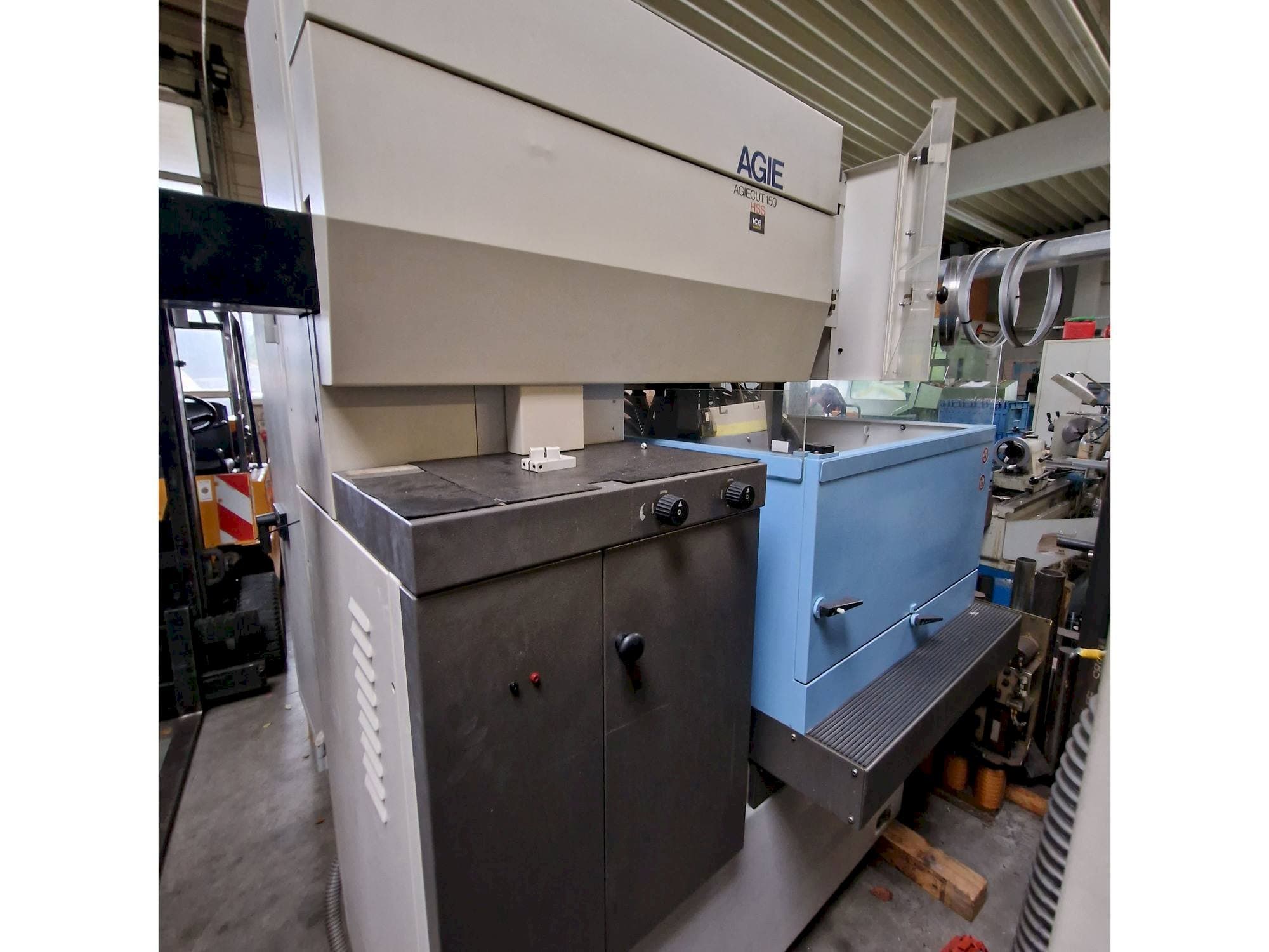 Frontansicht der AGIE AGIECUT 150 HSS Maschine