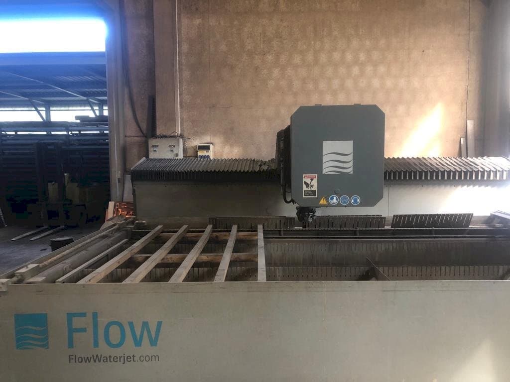 Frontansicht der Flow Mach 4 3D Maschine