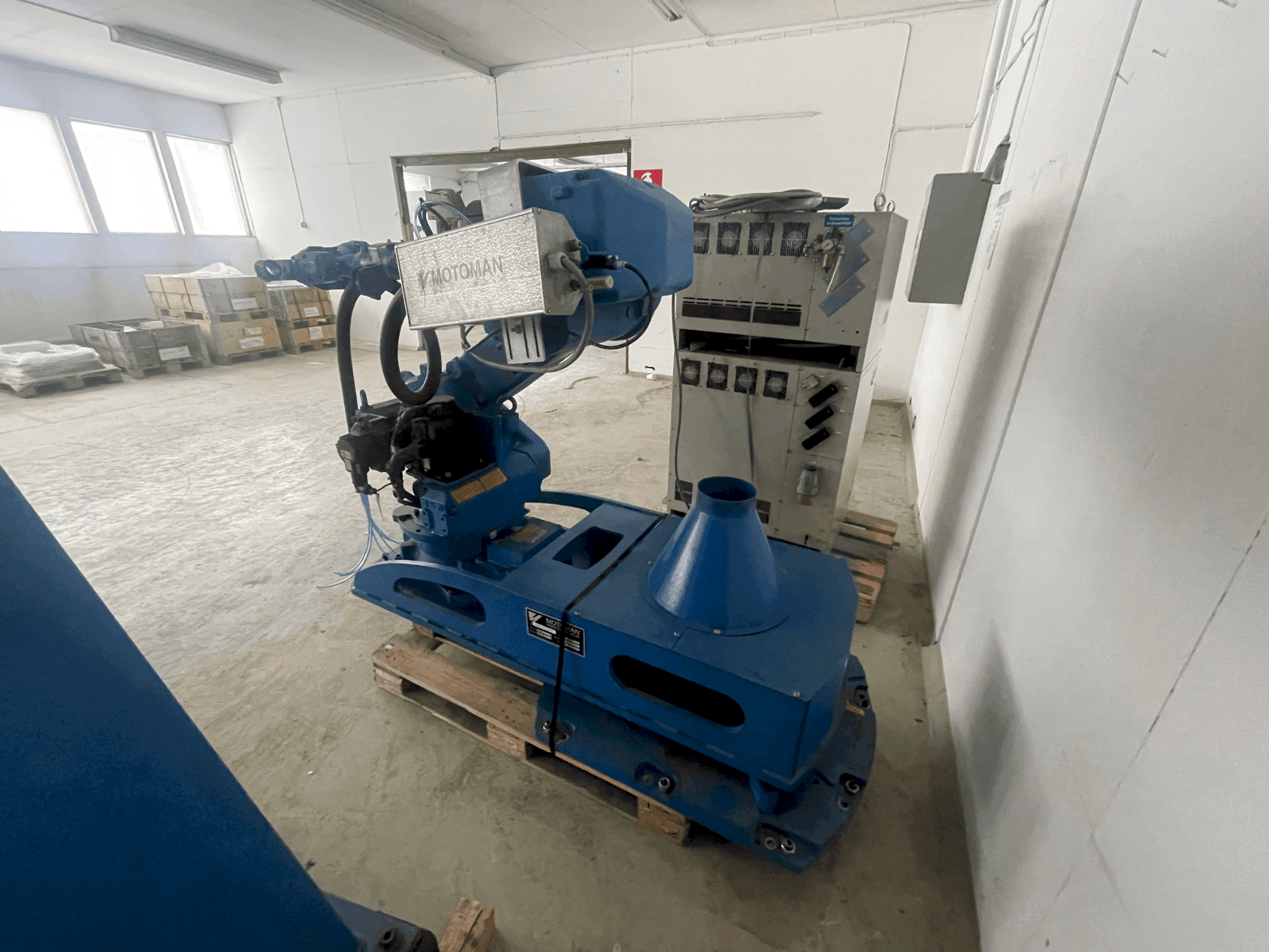 Frontansicht der MOTOMAN VST 600 SX Maschine