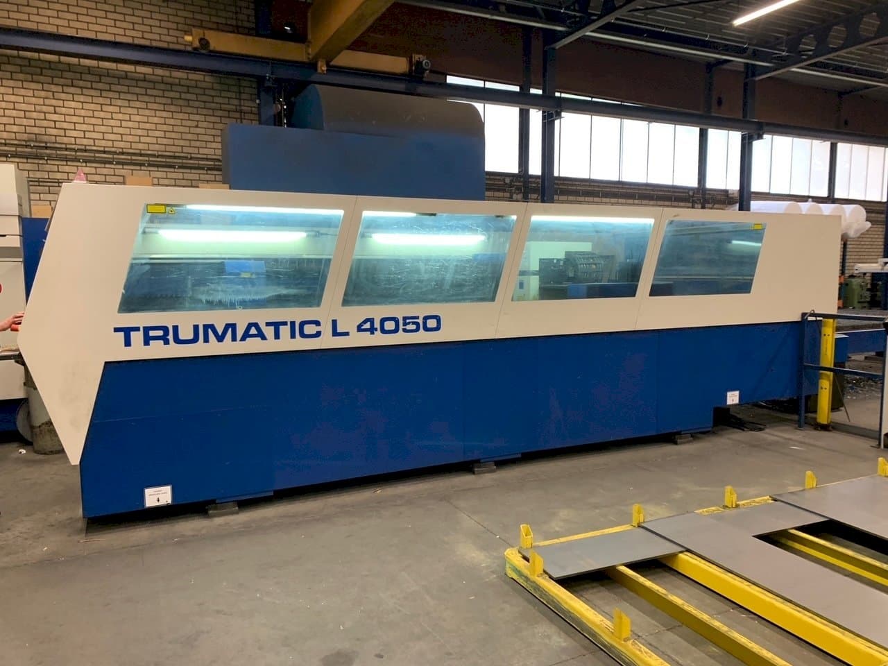 Frontansicht der Trumpf Trumatic L4050 5kW CO2 + Liftmaster  Maschine