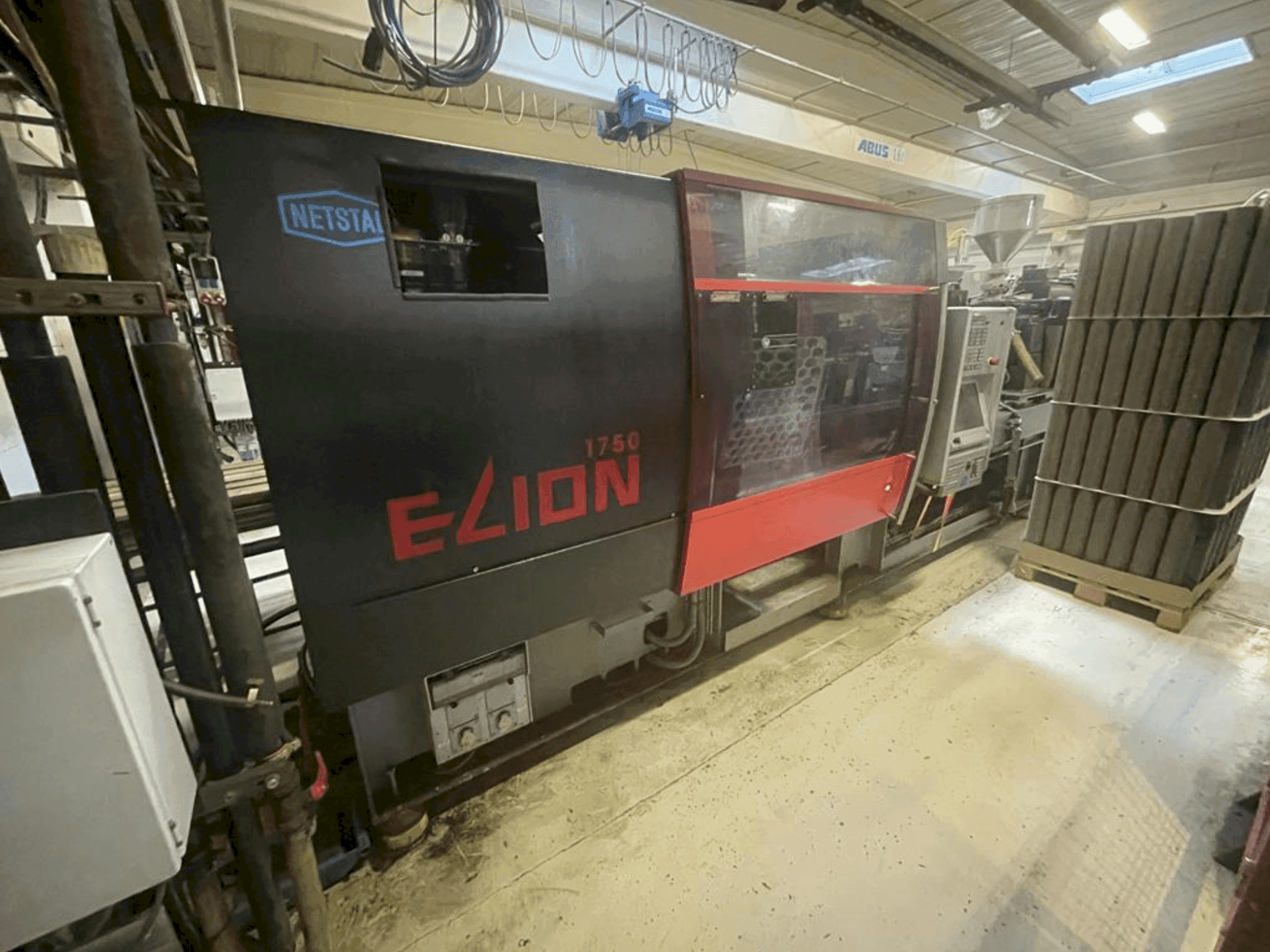 Frontansicht der Netstal Elion 1750-840 Maschine