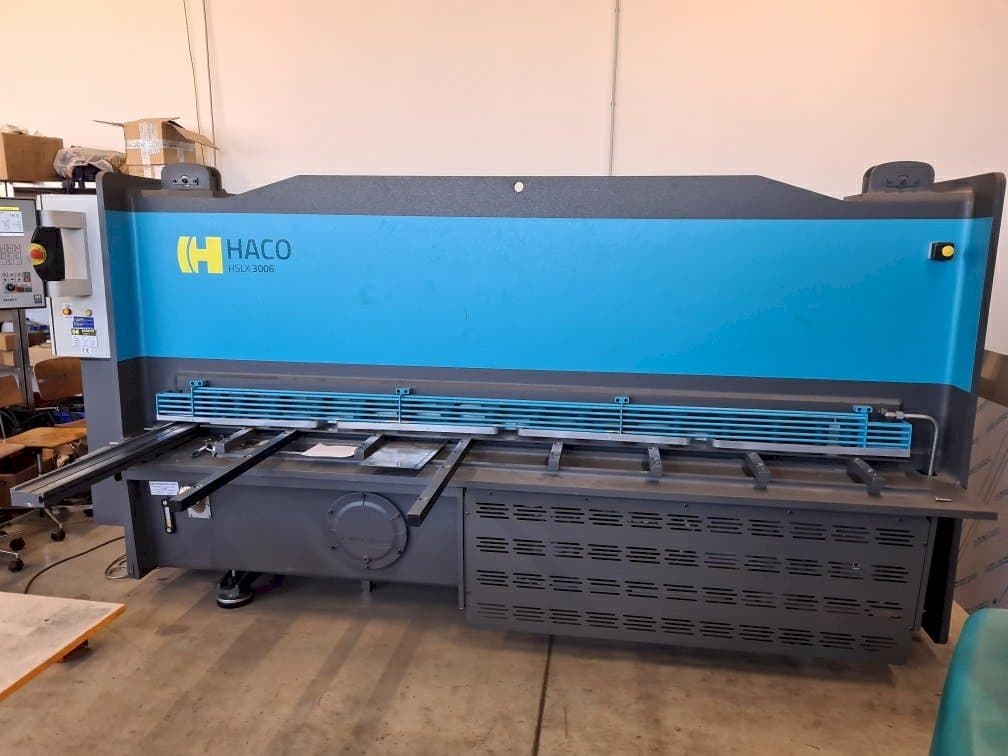 Frontansicht der HACO HSLX 3006 Maschine