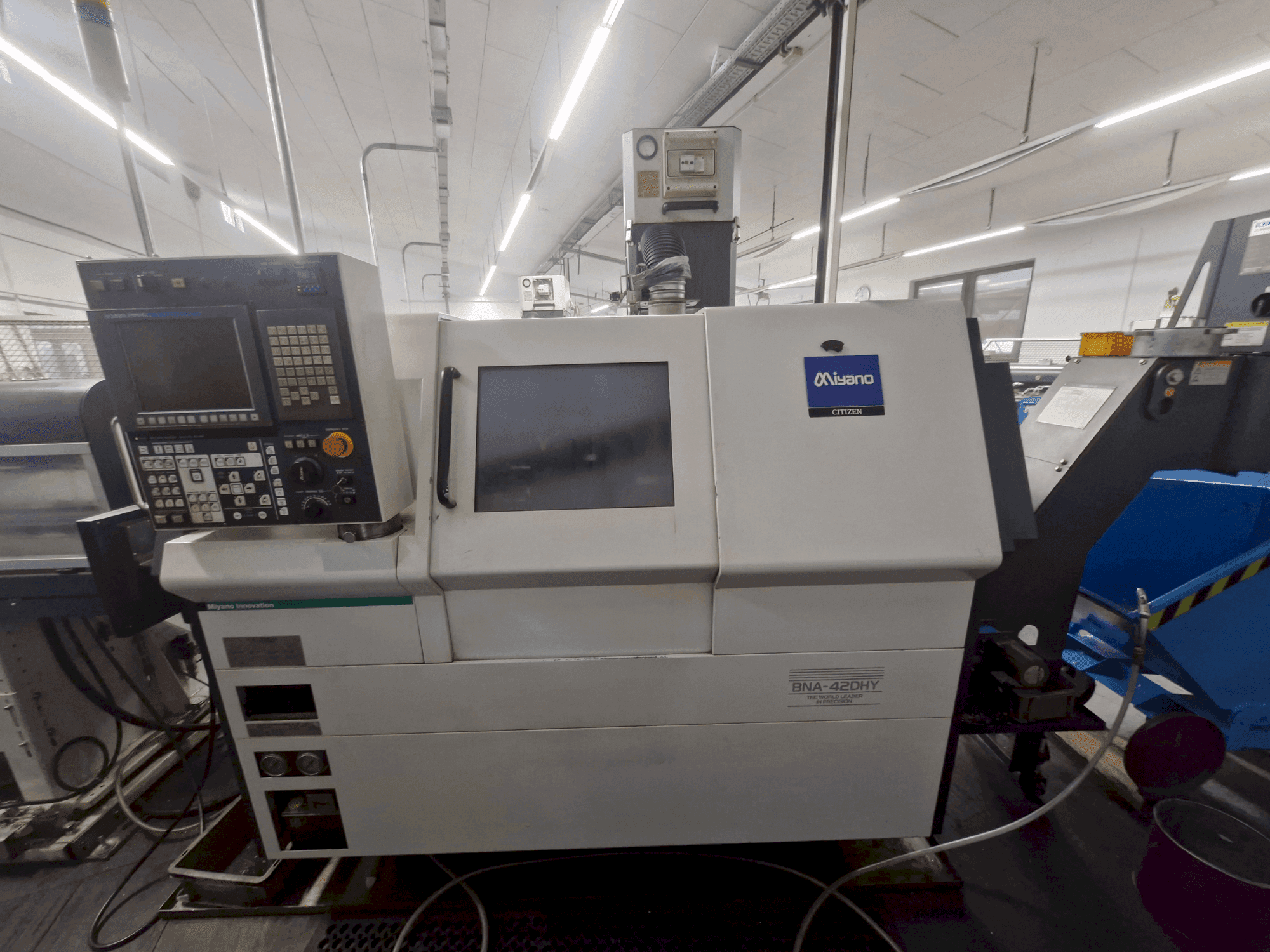 Frontansicht der Miyano BNA-42DHY Maschine