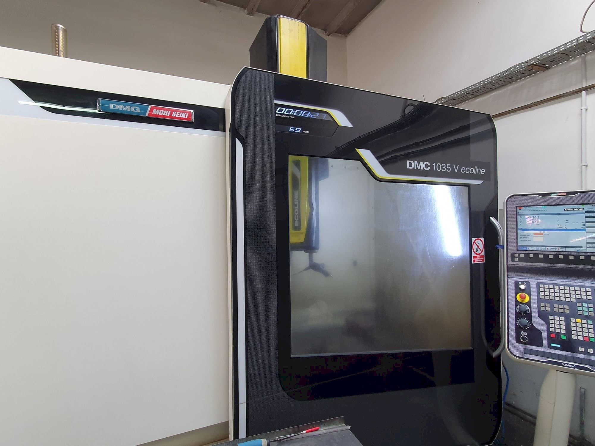 Frontansicht der DMG MORI DMC 1035V Ecoline Maschine