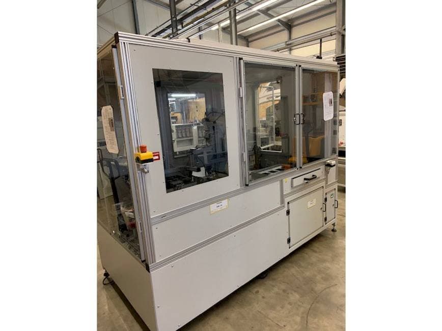 Linke Seitenansicht der SEHO Robot cell sorting station Maschine