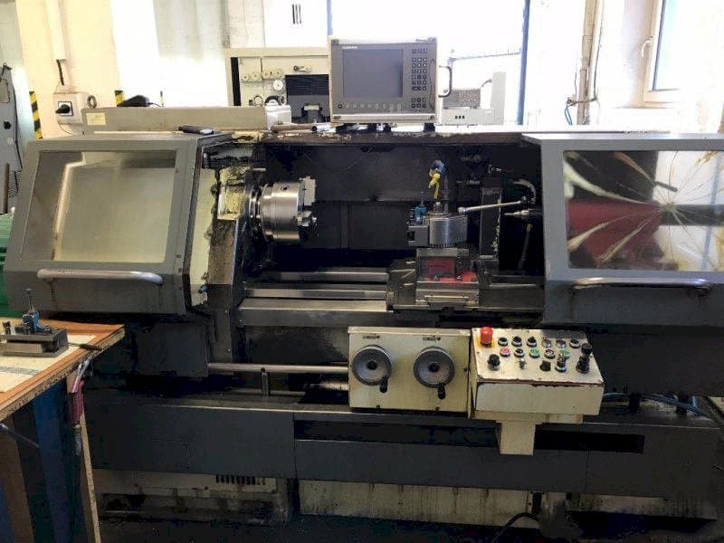 Frontansicht der KOVOSVIT MAS Masturn MT 50/800 Maschine