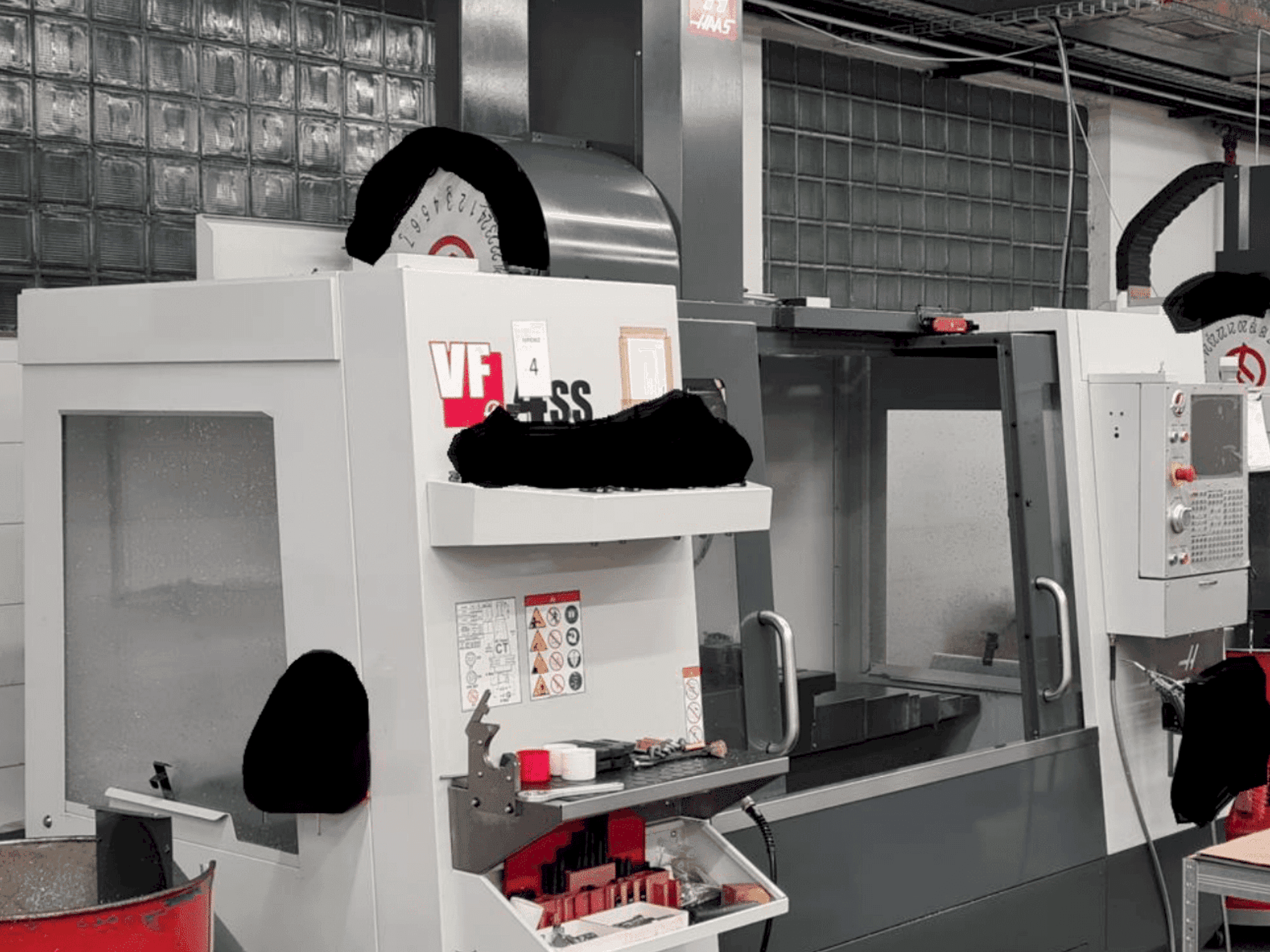 Frontansicht der HAAS VF-4SS Maschine