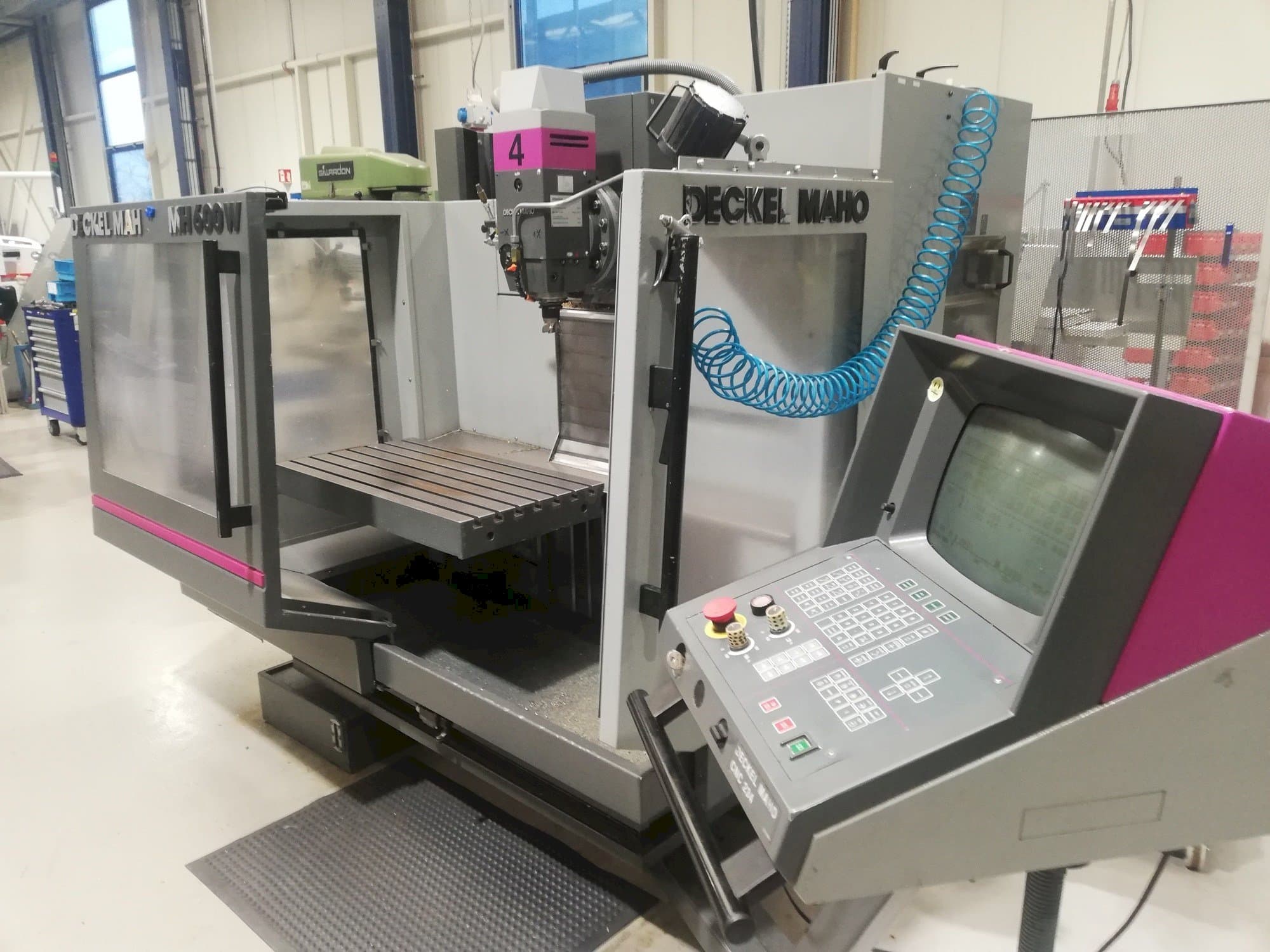 Frontansicht der DECKEL MAHO MH 600W Maschine