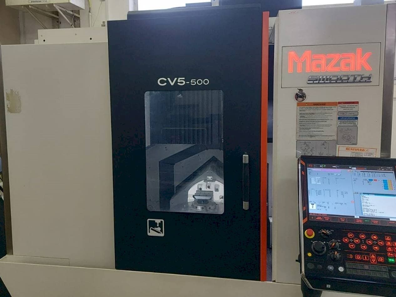 Frontansicht der Mazak CV5-500 Maschine