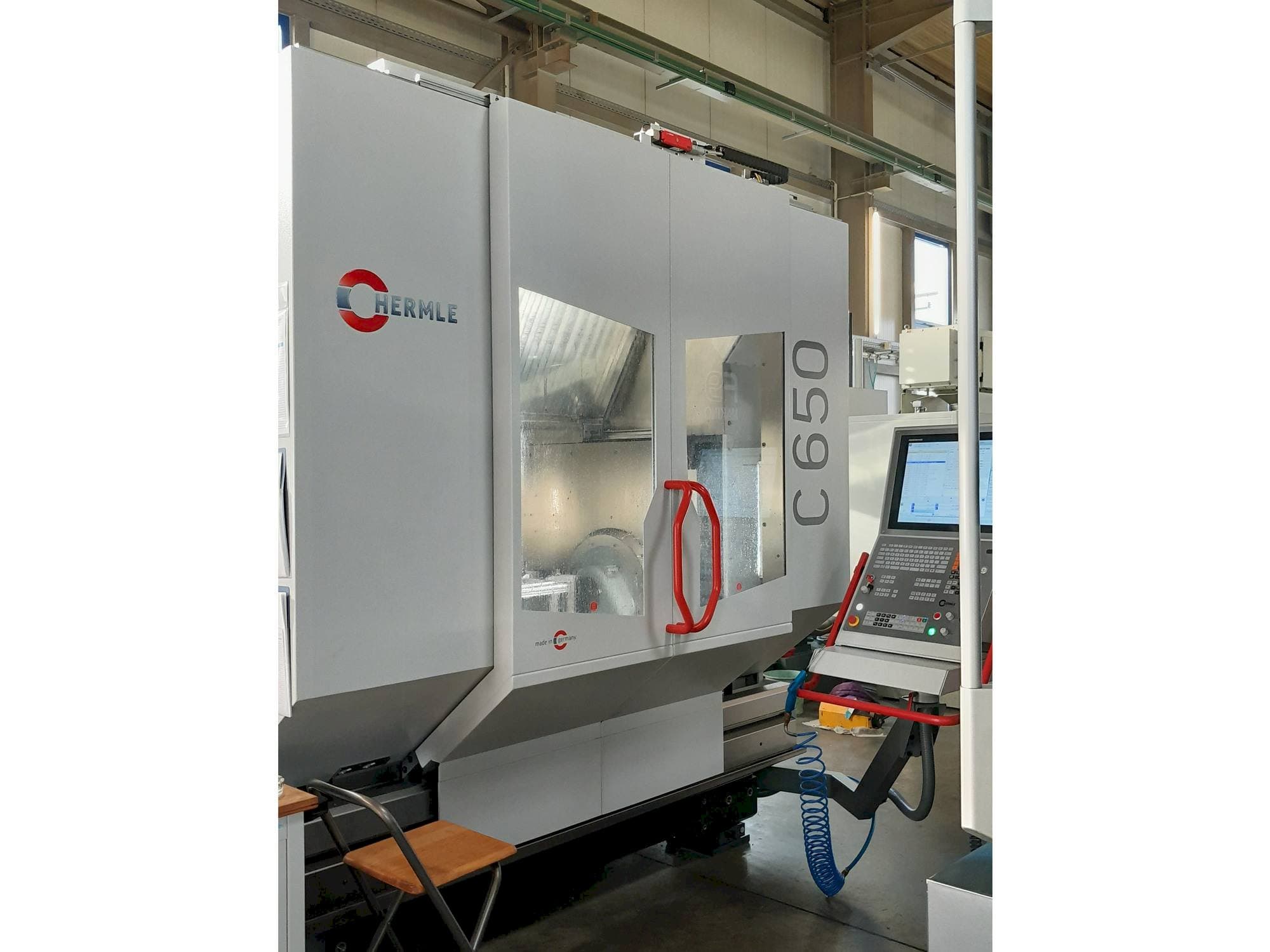 Frontansicht der HERMLE C650 U Maschine