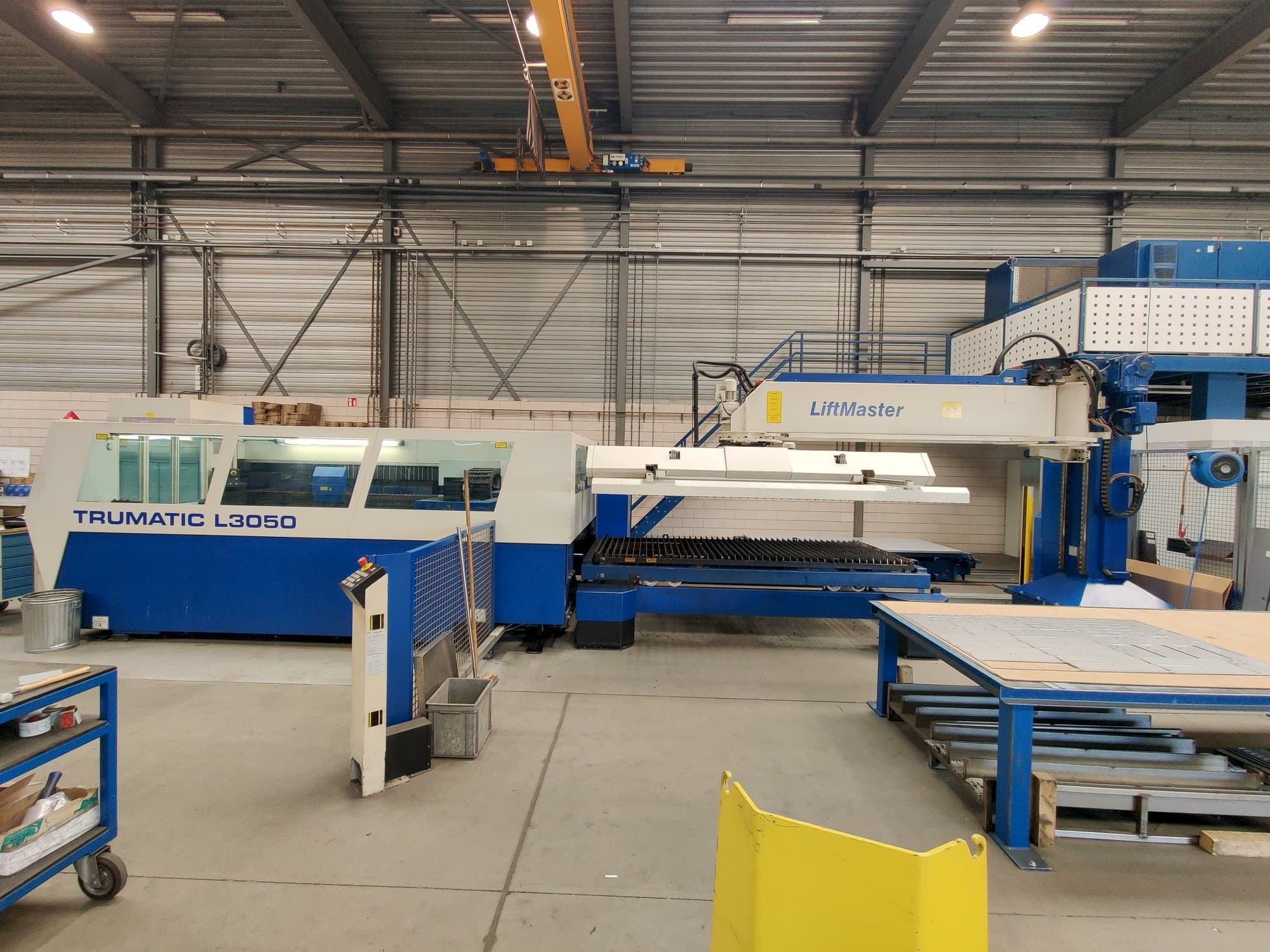 Frontansicht der Trumpf Trumatic L3050 + Liftmaster  Maschine