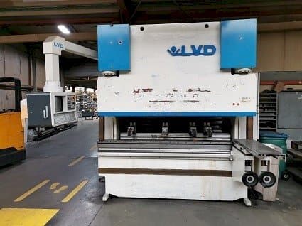 Frontansicht der LVD PPEB 100/25 MNC Maschine
