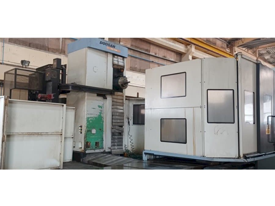 Frontansicht der Doosan DBC 130P Maschine