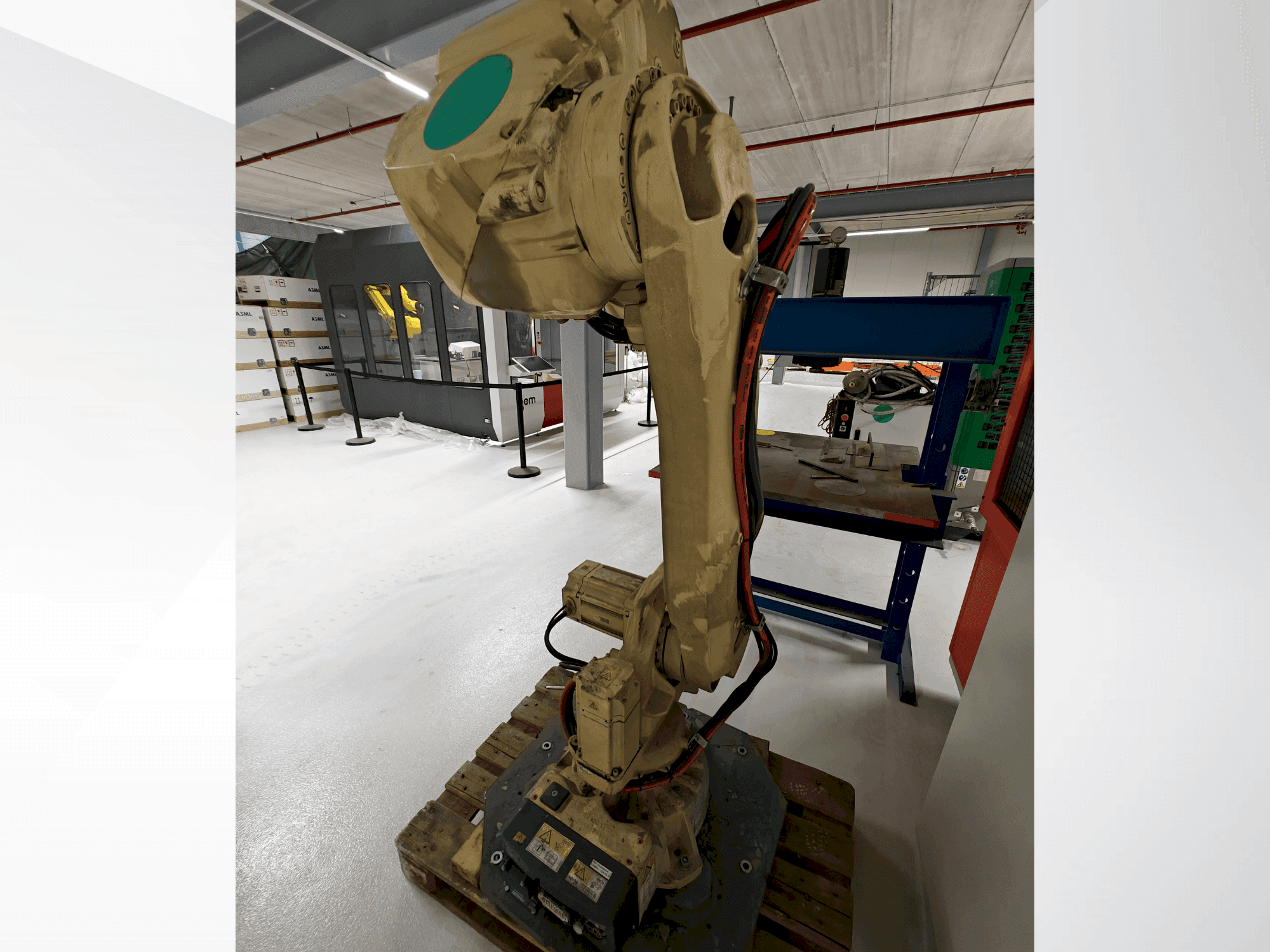 Frontansicht der ABB IRB 4600 M2004  Maschine