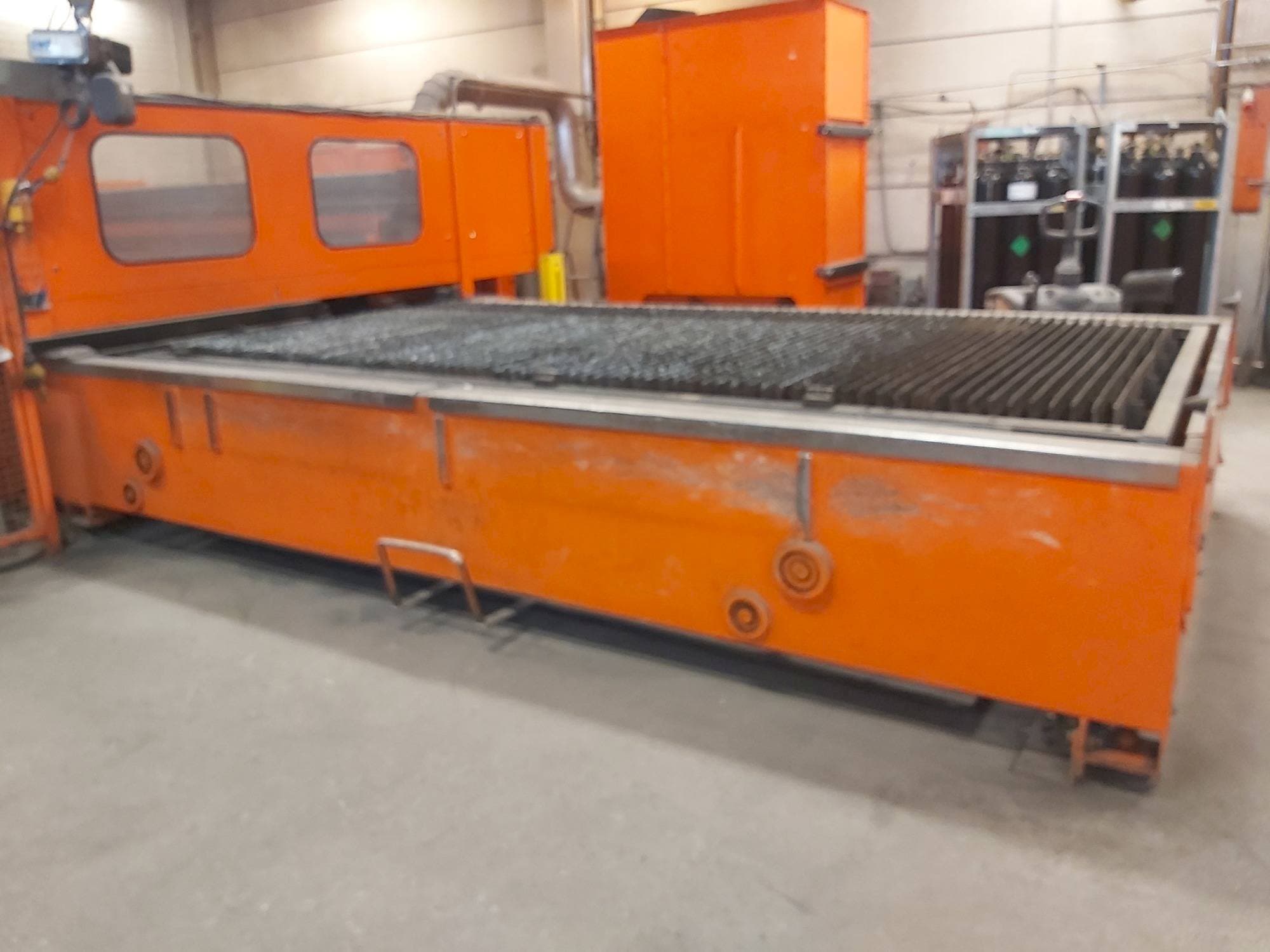 Frontansicht der Bystronic BTL 4020 Maschine