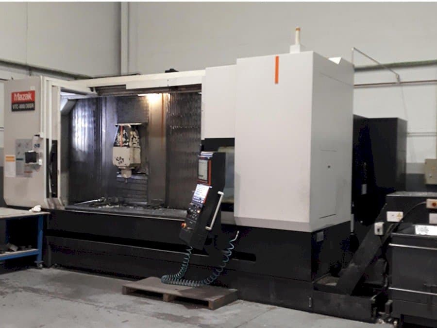Frontansicht der Mazak 800-30 SR Maschine