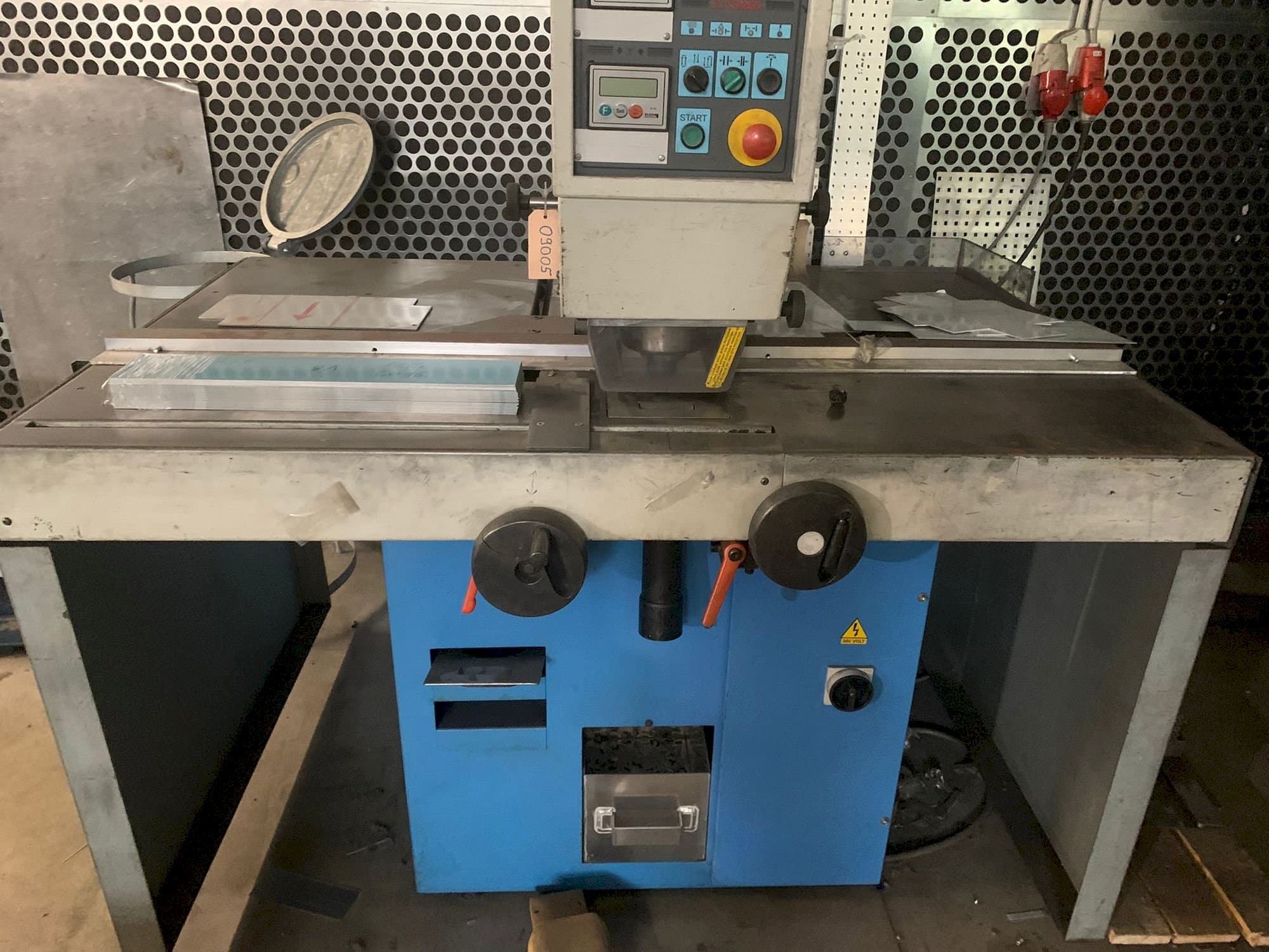Frontansicht der Euromac XP 750 / 25 Maschine