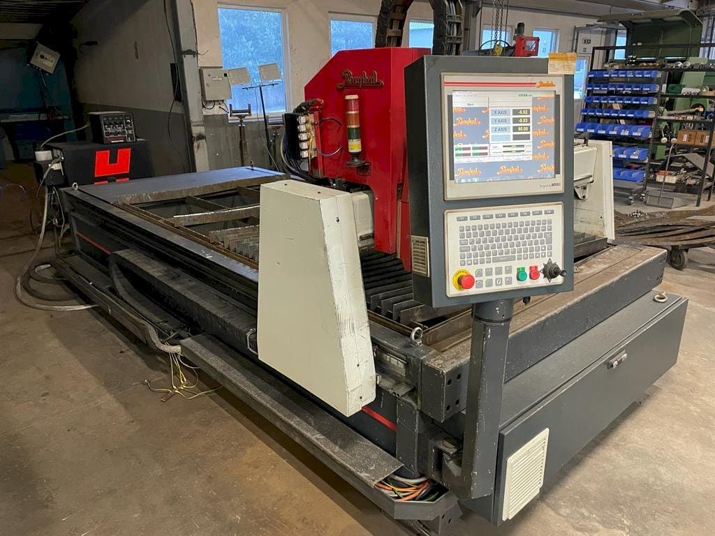 Frontansicht der Baykal BPH 1503 + Hypertherm HPR 130 Maschine