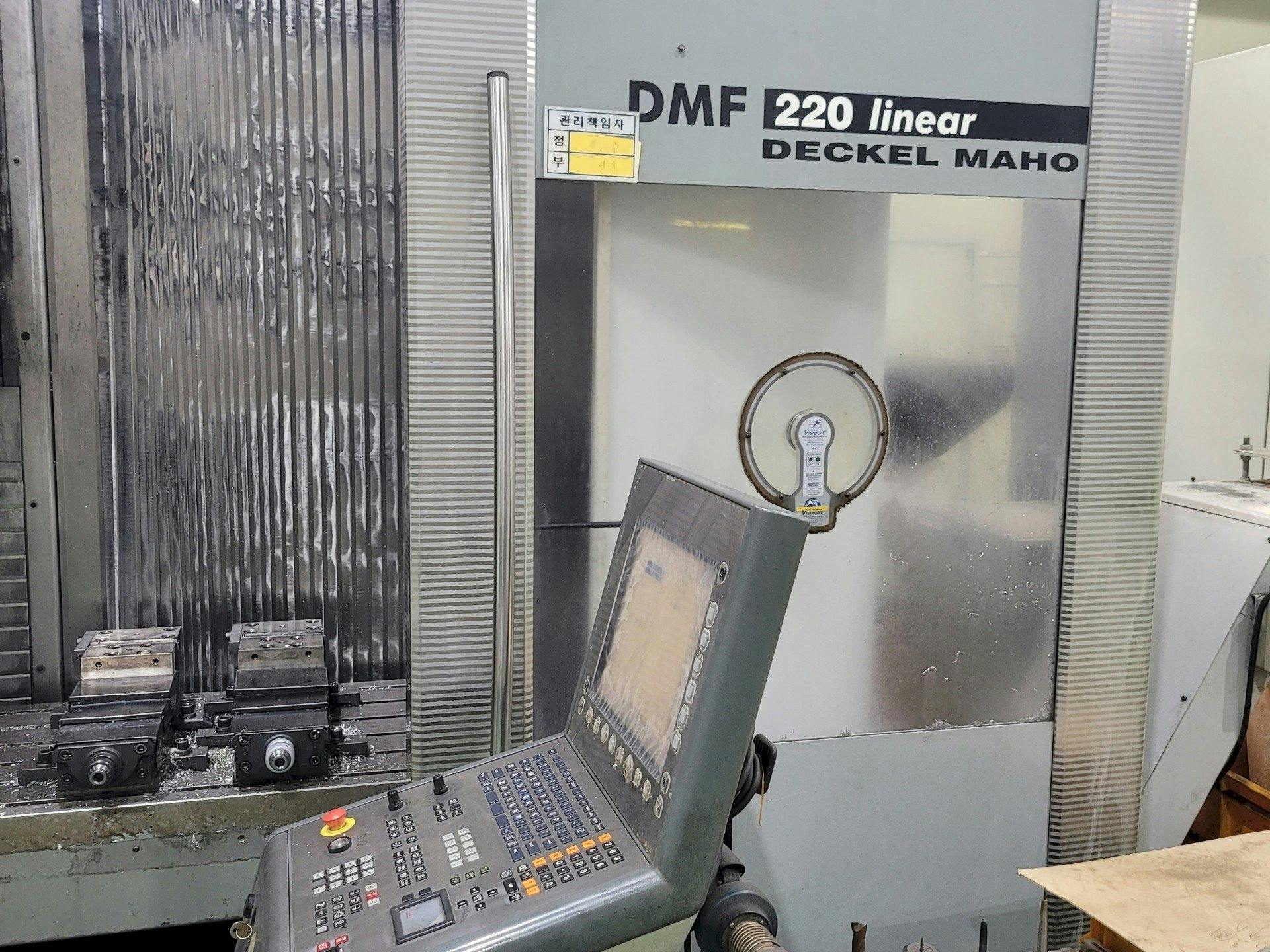 Frontansicht der DECKEL MAHO DMF 220 Linear  Maschine