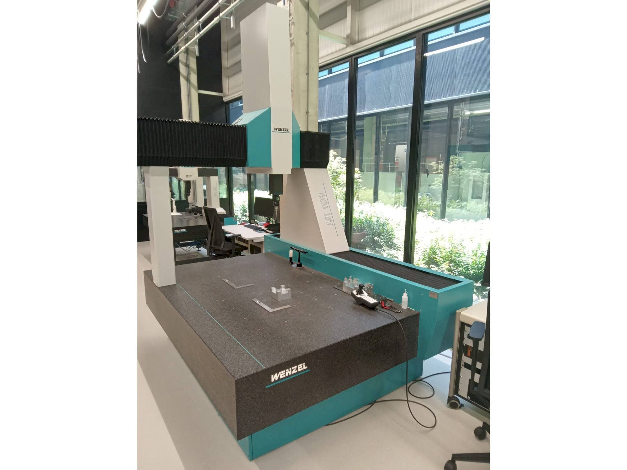 Frontansicht der Wenzel LH-108 Maschine